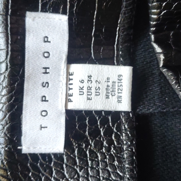 Topshop Embossed Leather Skirt - Picture 6 of 8